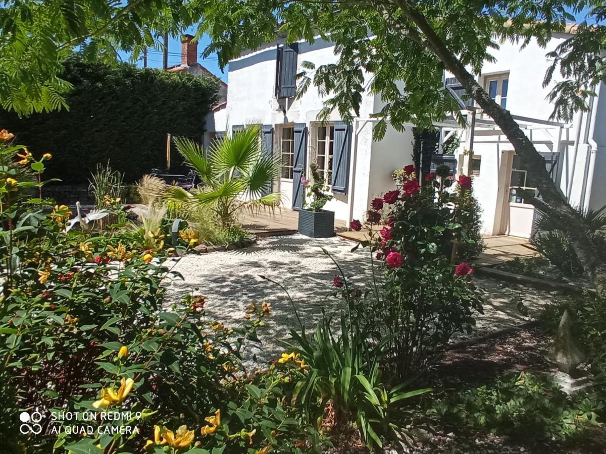 Bed and Breakfast Mas Des Vignes Piscine Chauffee Le Champ-Saint-Pere Exteriér fotografie