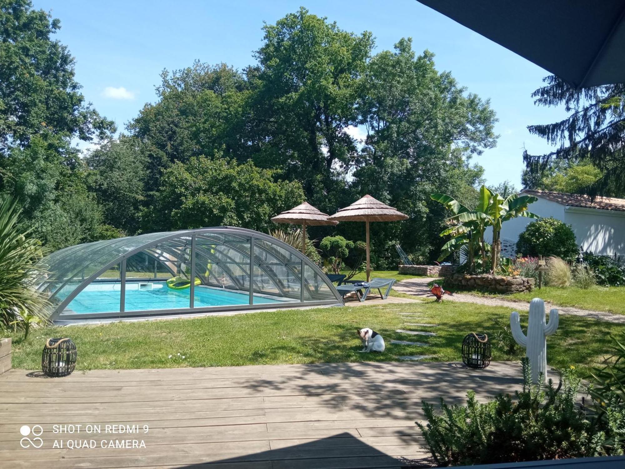 Bed and Breakfast Mas Des Vignes Piscine Chauffee Le Champ-Saint-Pere Exteriér fotografie